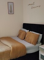 Wolverhampton City Centre - 1-bed Flat - Sleeps 3