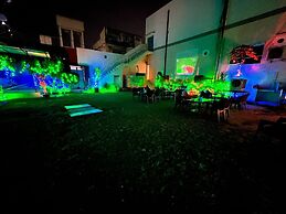 Hotel Kameshut Garden Bar and Restaurant