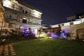 Hotel Kameshut Garden Bar and Restaurant