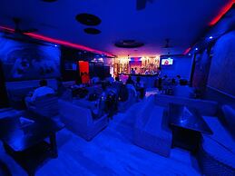 Hotel Kameshut Garden Bar and Restaurant