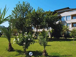 Senza Sunset Beach Hotel