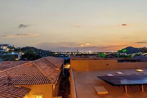 Mtn & City Views: Stunning Villa in Phoenix!