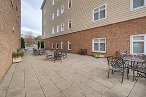 Balcony & Serene Views: Cozy Condo in Huddleston!