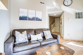 Walk to Lifts: Wintergreen Resort Condo