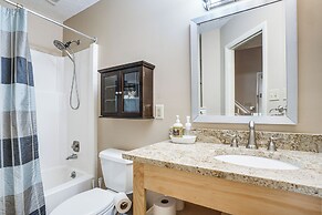 Walk to Lifts: Wintergreen Resort Condo