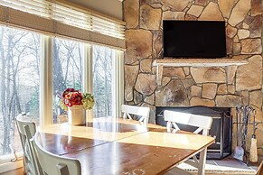 Walk to Lifts: Wintergreen Resort Condo