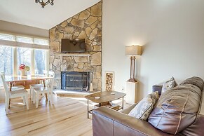 Walk to Lifts: Wintergreen Resort Condo