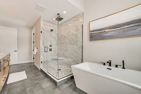 Boyne Mtn Retreat w/ Hot Tub + Shuttle to Resort!