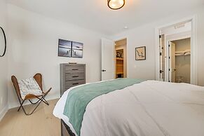 Boyne Mtn Retreat w/ Hot Tub + Shuttle to Resort!