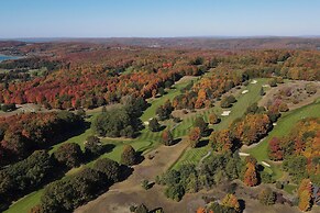Boyne Mtn Retreat w/ Hot Tub + Shuttle to Resort!
