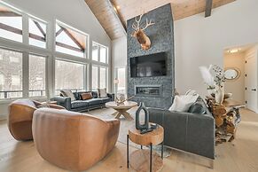 Boyne Mtn Retreat w/ Hot Tub + Shuttle to Resort!