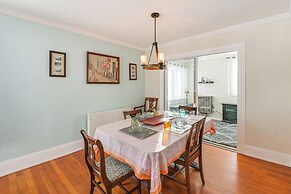 Close to Dtwn Bangor: Inviting Maine Home
