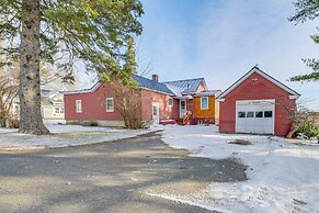 Close to Dtwn Bangor: Inviting Maine Home