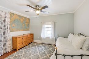 Close to Dtwn Bangor: Inviting Maine Home