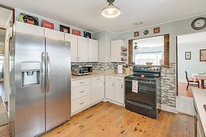 Close to Dtwn Bangor: Inviting Maine Home