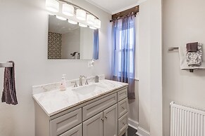 Close to Dtwn Bangor: Inviting Maine Home