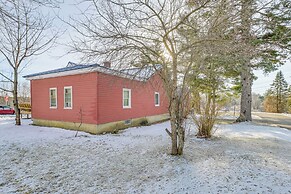 Close to Dtwn Bangor: Inviting Maine Home