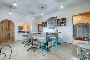 On-site Winery: Rural Plymouth Getaway!