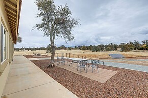 On-site Winery: Rural Plymouth Getaway!
