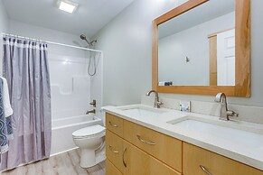 1 Mi to Downtown: Family-friendly Condo