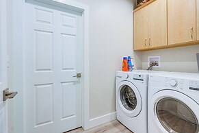1 Mi to Downtown: Family-friendly Condo