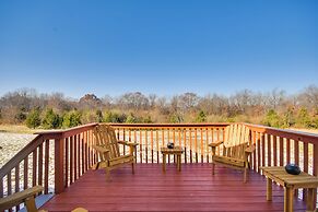 2 Mi to Dtwn Fulton: 'meadowlark' Home w/ Deck!