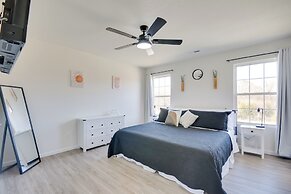 2 Mi to Dtwn Fulton: 'meadowlark' Home w/ Deck!