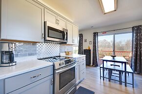 2 Mi to Dtwn Fulton: 'meadowlark' Home w/ Deck!