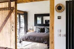 Romantic Countryside Lodge With Hot Tub