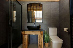 Romantic Countryside Lodge With Hot Tub