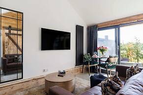 Romantic Countryside Lodge With Hot Tub