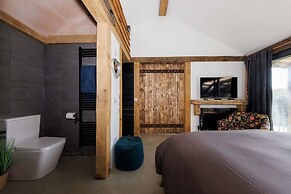 Romantic Countryside Lodge With Hot Tub