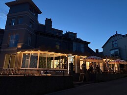 Marine Hotel