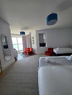 Marine Hotel