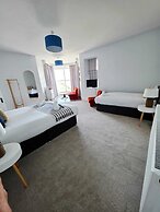 Marine Hotel