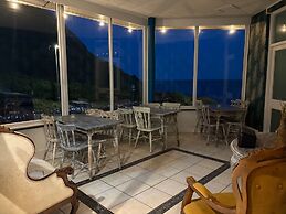 Marine Hotel