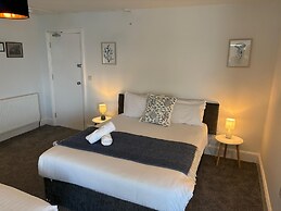 Marine Hotel