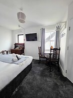 Marine Hotel