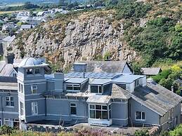 Marine Hotel