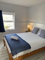 Marine Hotel