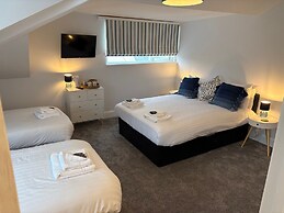 Marine Hotel