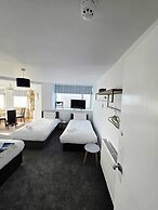 Marine Hotel