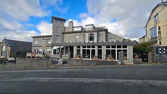 Marine Hotel