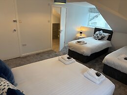 Marine Hotel