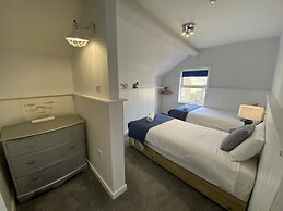 Marine Hotel