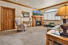 Villa 2057 1 Bed 1 Bath Full Kitchen 1 Bedroom Villa