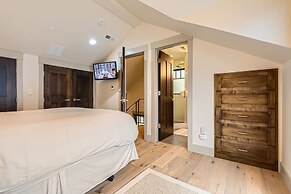 916 Empire Skiers Secret 4 Bedroom Home