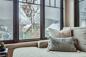 916 Empire Skiers Secret 4 Bedroom Home
