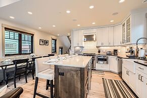 916 Empire Skiers Secret 4 Bedroom Home