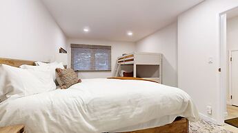 Lakeview Villas #06 3 Bedroom Condo